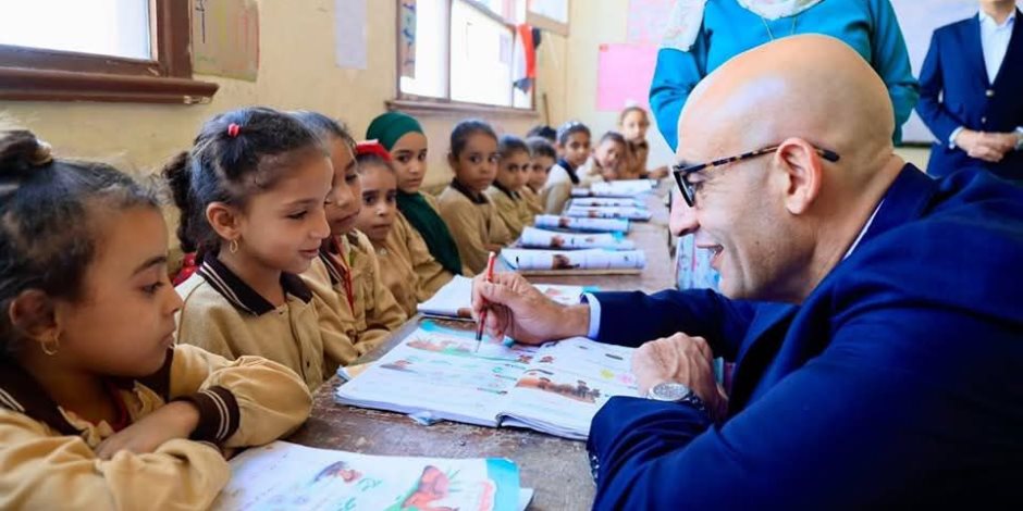 «عبد اللطيف»: سد العجز في المعلمين وإلغاء عجز المواد الأساسية على مستوى الجمهورية
