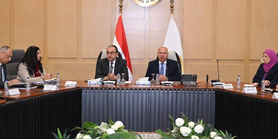 وزير الصناعة والنقل يبحث مع وزير قطاع الأعمال ومصنعي الغزل والنسيج والملابس الجاهزة تعميق التصنيع المحلي