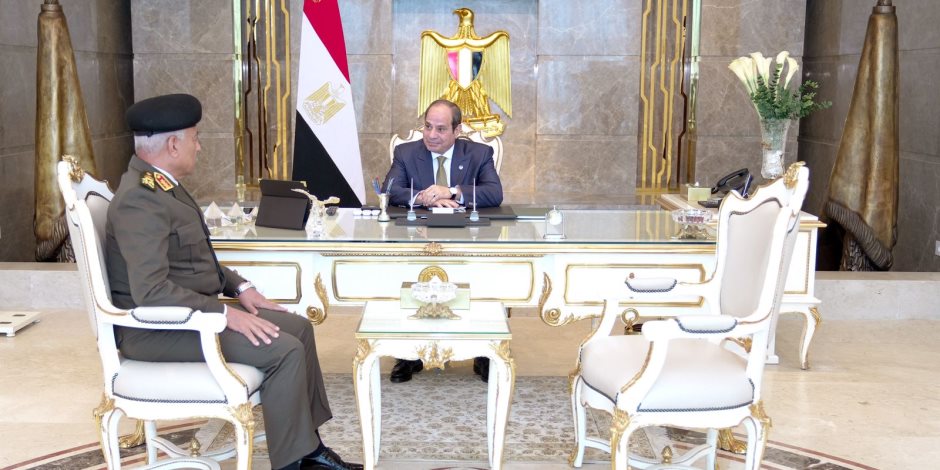 الرئيس السيسى يستقبل القائد العام للقوات المسلحة وزير الدفاع والإنتاج الحربي