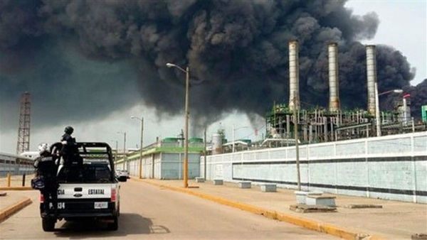 ارتفاع عدد ضحايا انفجار مصنع للبتروكيميائيات بالمكسيك الى 32 قتيلا ارتفاع عدد ضحايا انفجار مصنع للبتروكيميائيات بالمكسيك الى 32 قتيلا