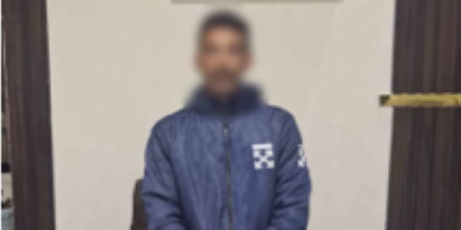 ضبط سائق لقيامه بالتعدي بالضرب على آخر بسلاح ناري لخلافات حول الجيرة بالقاهرة