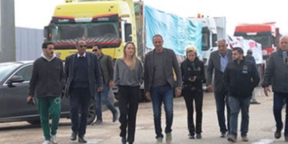 أنجلينا جولي تتفقد مخازن إمدادات الشعب الفلسطيني بمعبر رفح 