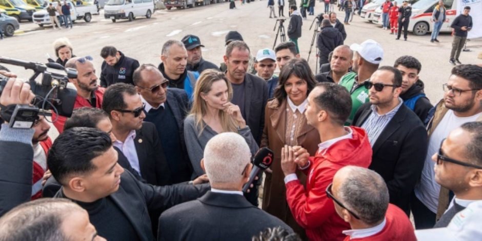أنجلينا جولي من معبر رفح تؤكد تضامنها مع الشعب الفلسطيني وتطالب بتسريع إدخال المساعدات إلى غزة