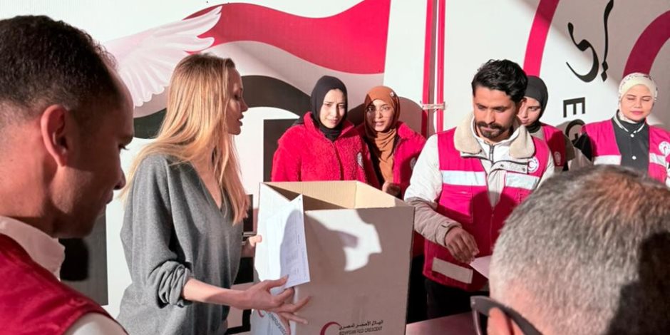 النجمة العالمية أنجلينا جولي من معبر رفح: غزة تواجه كارثة إنسانية لا تُطاق