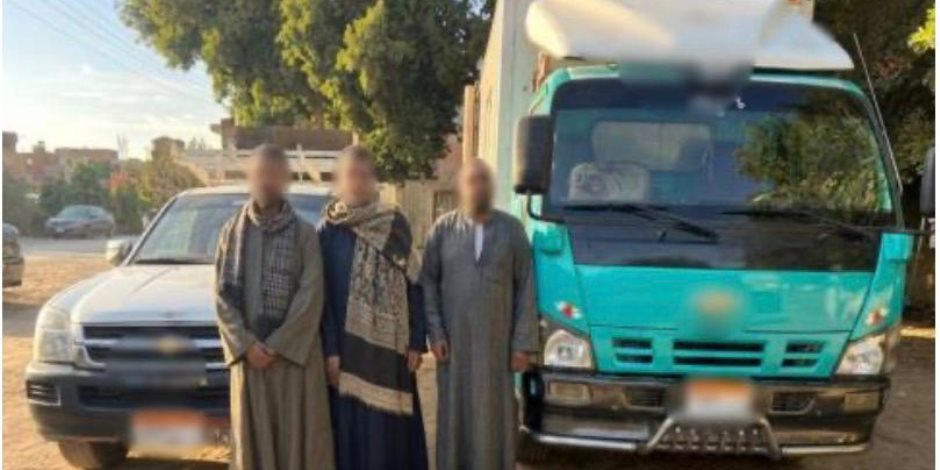 ضبط قائد سيارة نصف نقل لتوزيع مواد غذائية لحث المواطنين على التصويت بالمنيا