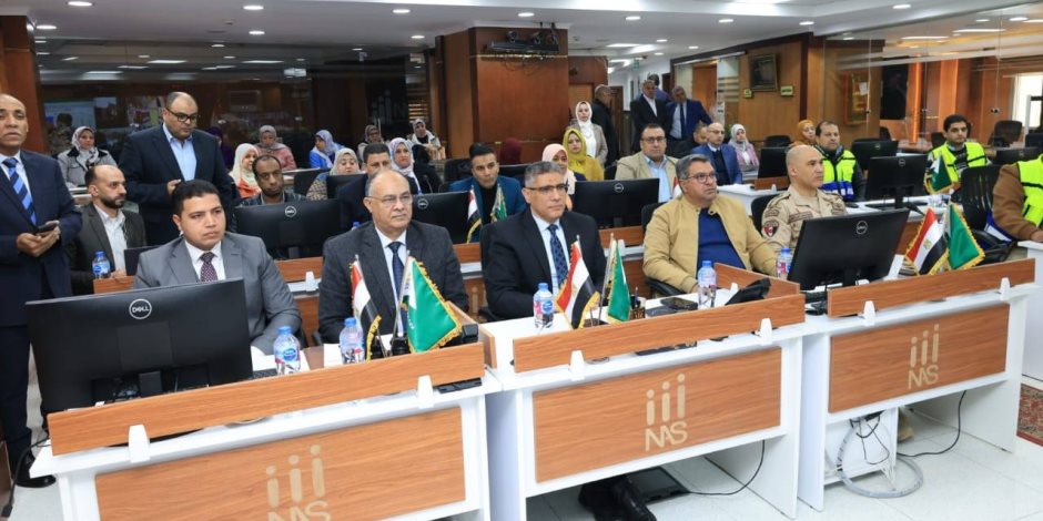 محافظ الجيزة يتابع أعمال فتح لجان جولة إعادة إنتخابات مجلس النواب بـ٧ دوائر من داخل مركز السيطرة