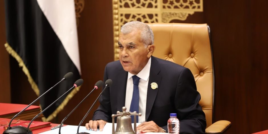 رئيس مجلس الشيوخ يوجه تهنئة للبابا تواضروس والأقباط بعيد الميلاد المجيد