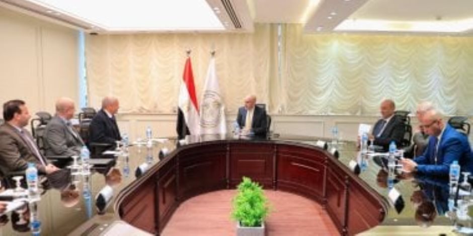 وزير التعليم خلال اجتماع اليوم : إضافة مادة البرمجة والذكاء الاصطناعى لطلاب التعليم الفنى