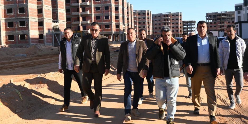 "مسئولو الإسكان" يتفقدون المشروعات الجارية بمدينتي حدائق العاشر من رمضان والعبور الجديدة
