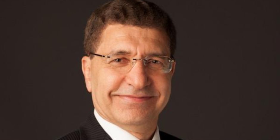 تحت رعاية الرئيس السيسي.. بريطاني من أصل مصري وفلبيني يفوزان بجائزة مكتبة الإسكندرية العالمية (مناصفةً)