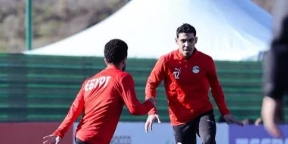 محمد حمدى يغادر مباراة الفراعنة وبنين باكيا بسبب الإصابة وأحمد فتوح بديلا