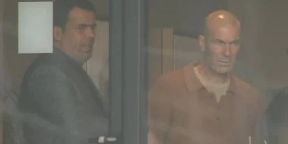 من داخل الملعب .. زيدان يواصل دعم نجله لوكا في مباراة الجزائر ضد الكونغو الديمقراطية.. صور