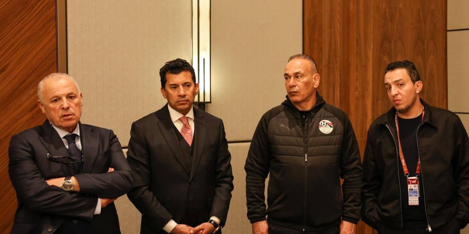 وزير الرياضة ينقل رسالة الرئيس السيسي لمنتخب الفراعنة: ننتظر منكم الكثير