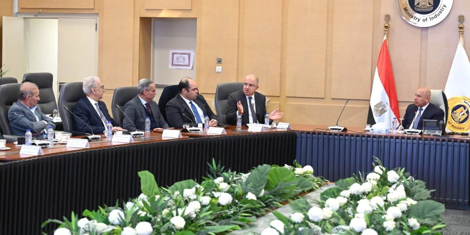 وزير الصناعة والنقل يبحث سبل تعميق الصناعات الهندسية وزيادة المكون المحلي من مستلزمات الإنتاج