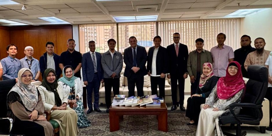 سفير مصر لدى الفلبين يلتقي المتدربين الفلبينيين تمهيدًا لسفرهم إلى مصر 