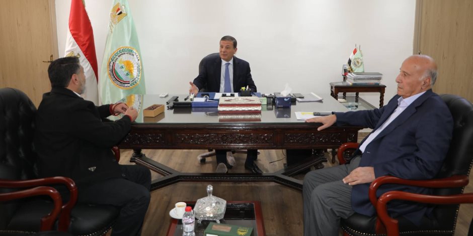  وزير الزراعة يستقبل رئيس اتحاد منتجي الدواجن لبحث استقرار وتوازن الأسعار 