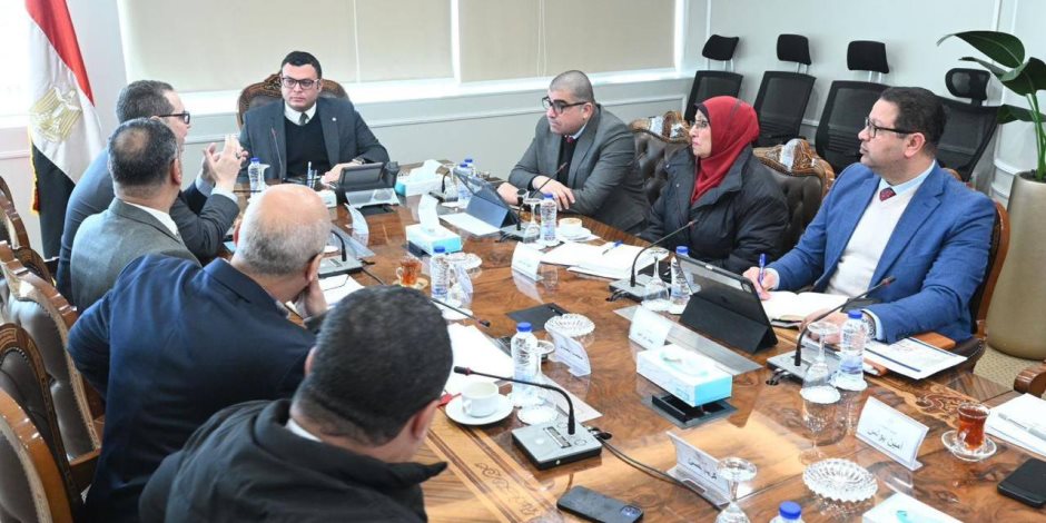 وزير الإسكان يستعرض التصور المبدئي لمشروع سكني جديد للإسكان المتوسط