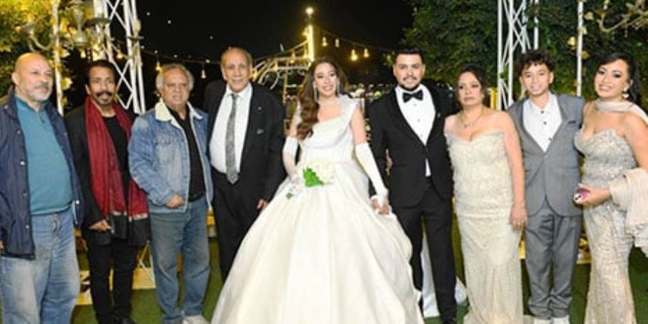 الفنان منير مكرم يحتفل بزفاف ابنته وسط حضور الأصدقاء والمقربين