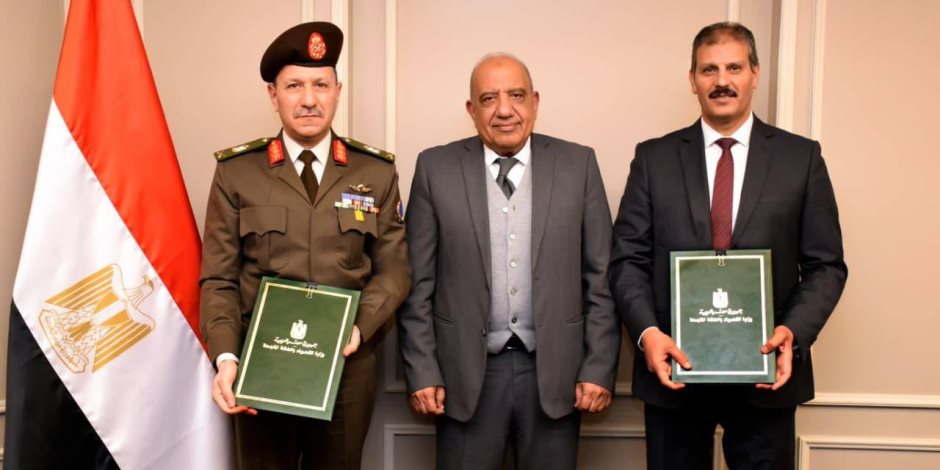 القوات المسلحة توقع بروتوكول تعاون مع وزارة الكهرباء والطاقة المتجددة