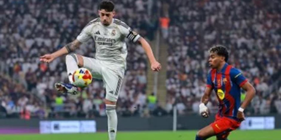 برشلونة ضد الريال.. تعادل 2-2 في شوط أول ناري بكلاسيكو السوبر الإسباني