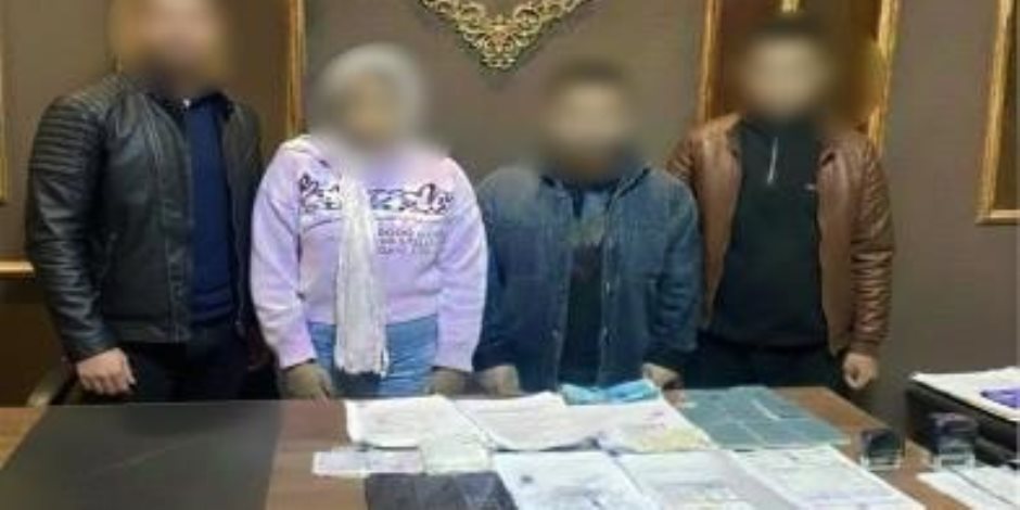 ضبط القائمين على إدارة إحدى شركات إلحاق العمالة بالخارج بدون ترخيص بالقاهرة