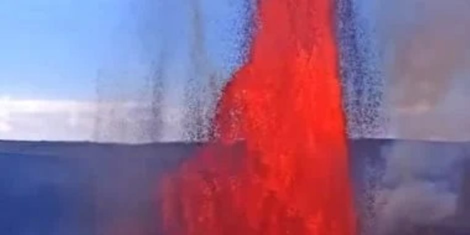 حمم متوهجة وأعمدة دخان كثيفة.. ثوران جديد لبركان كيلويا في هاواي