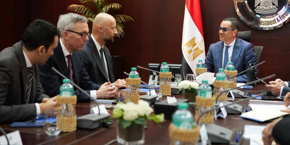 وزير الاستثمار يلتقي سفير مملكة النرويج بالقاهرة والرئيس التنفيذي لشركة «سكاتك» النرويجية 