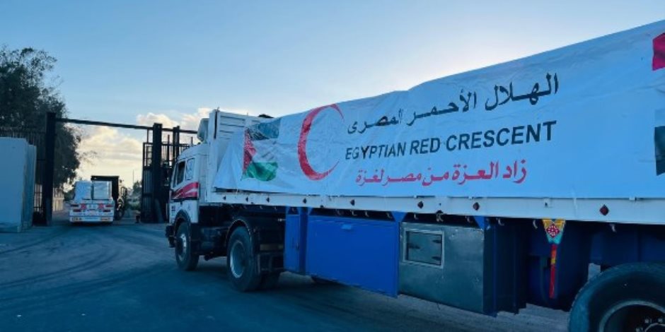قافلة زاد العزة تستعد لدخول المساعدات إلى الفلسطينيين بقطاع غزة