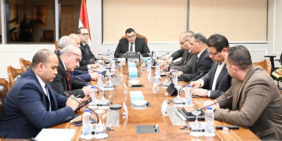 وزير الإسكان يتابع موقف مشروعات مدينة العلمين الجديدة 