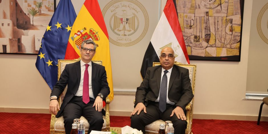 وزير العدل يوقع اتفاقيتين للمساعدة القضائية.. وتسليم المجرمين مع نظيره الإسباني   