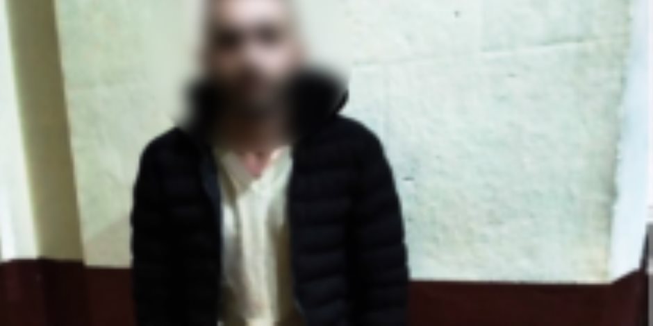 ضبط شخص يبيع مشروبات كحولية مغشوشة بالإسكندرية بدون ترخيص