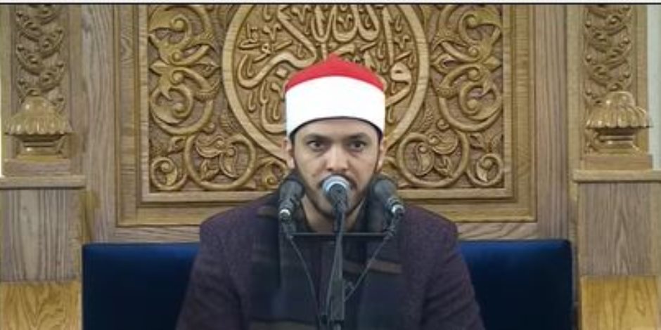 بحضور الرئيس السيسي.. نجم دولة التلاوة يصدح بقرآن الفجر بمسجد العزيز الحكيم.. فيديو