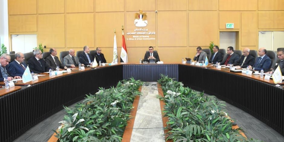 وزير الإسكان يتابع مستجدات منطقة الأعمال المركزية بالعاصمة الجديدة