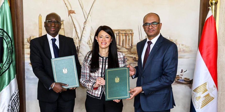 وزيرة التخطيط توقع مع البنك الأفريقي للتنمية المرحلة الثانية من برنامج تنمية القطاع الخاص