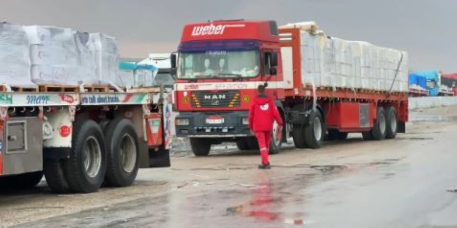 مد غزة بـ233 ألف سلة غذائية و18 ألف بطانية ضمن قافلة زاد العزة الـ 119