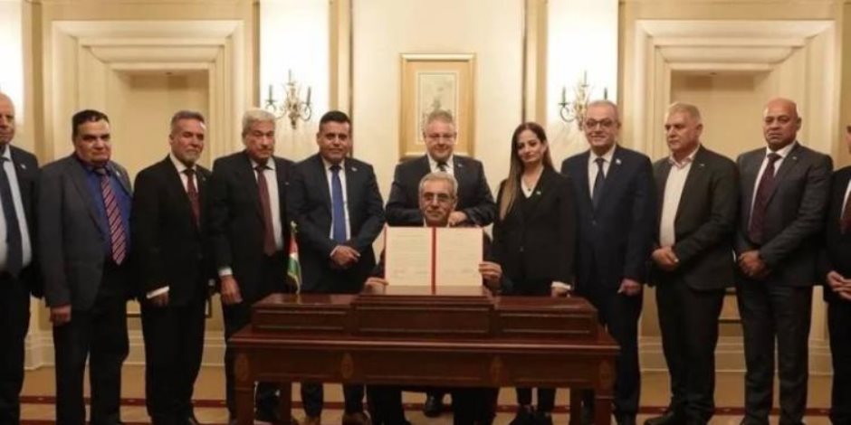 هآرتس: تل أبيب ترفض فتح معبر رفح وتعرقل وصول 15 شخصية لإدارة شؤون غزة المدنية