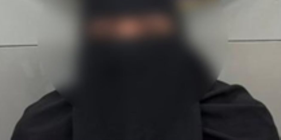 كشف ملابسات فيديو متداول حول ادعاء سيدة بتعدي فرد شرطة على والدها