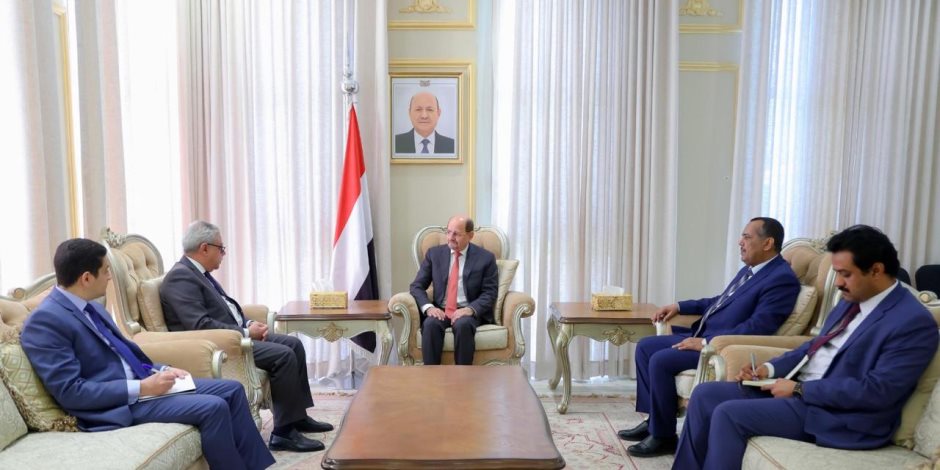 السفير المصري لدى الجمهورية اليمنية يلتقي مع رئيس مجلس الوزراء وزير الخارجية وشئون المغتربين اليمني
