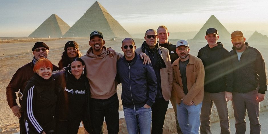 ويل سميث يبرز كواليس زيارته إلى مصر من داخل الأهرامات.. صور