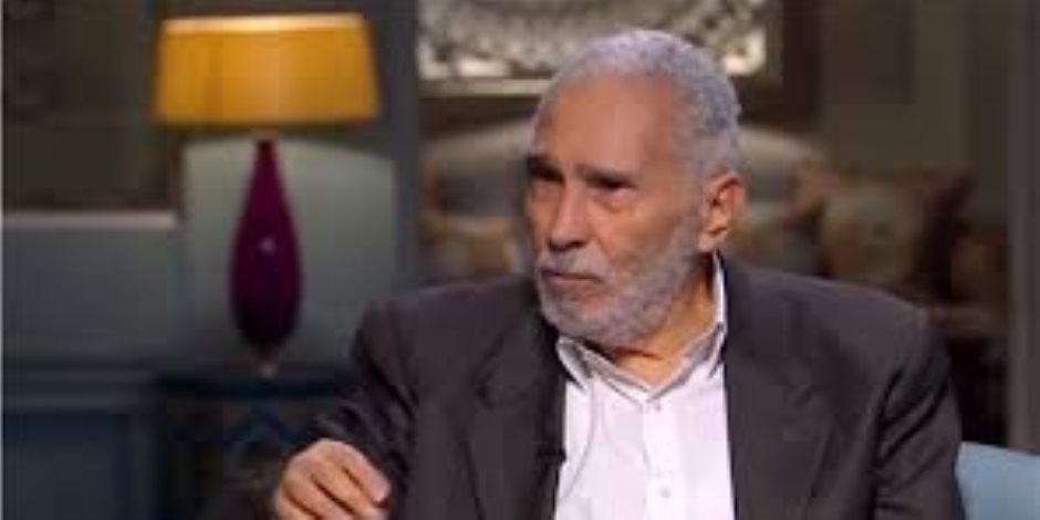 نجل عبد الرحمن أبو زهرة يعلن حجز مصلحة الضرائب على معاش والده