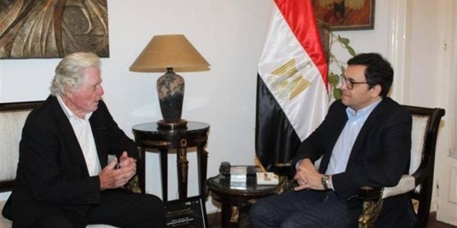 وزير الثقافة يستقبل حسين فهمي وفريق مهرجان القاهرة السينمائي