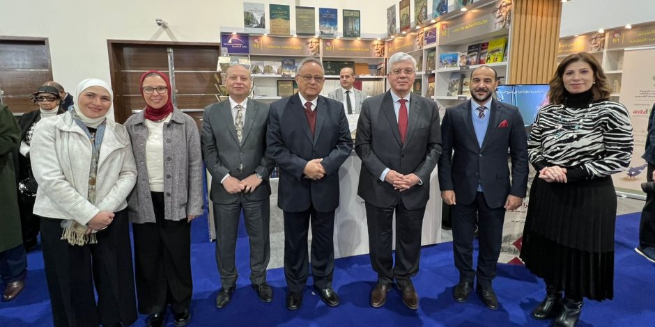 وزيرا الثقافة والتعليم العالى يتفقدان جناح مكتبة الإسكندرية فى معرض القاهرة الدولى للكتاب