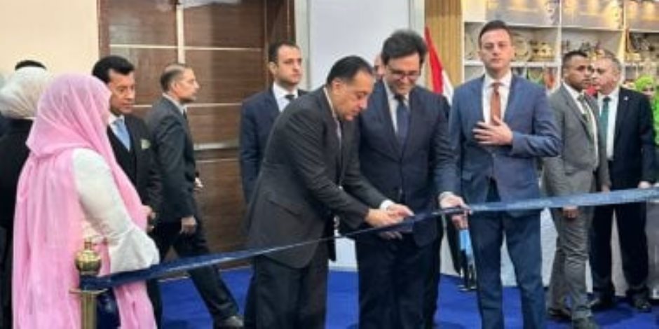 رئيس الوزراء يفتتح معرض الكتاب ويتفقد جناح وزارتى الدفاع والداخلية