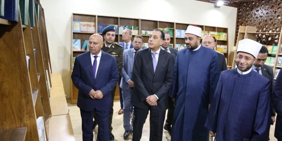 وزير الأوقاف يستقبل رئيس الوزراء بجناح المجلس الأعلى للشئون الإسلامية بمعرض القاهرة الدولي للكتاب