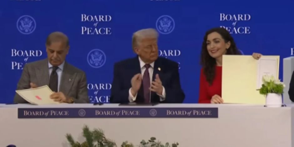 فيوزا عثماني.. سيدة وحيدة ضمن الموقعين على ميثاق مجلس السلام