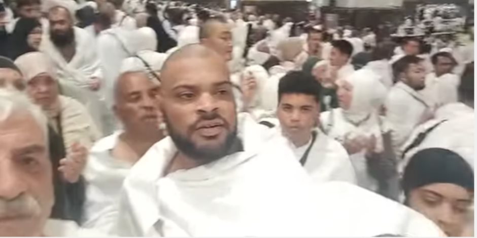 عودة النطق لشاب أردنى أمام الكعبة المشرفة بعد رحلة صمت دامت 26 عامًا