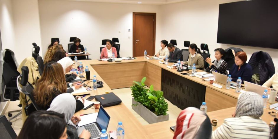 نائب وزير الصحة تبحث تطوير المرحلة الثانية من مشروع «مركز الخدمة المجمعة» لدعم النساء والفتيات