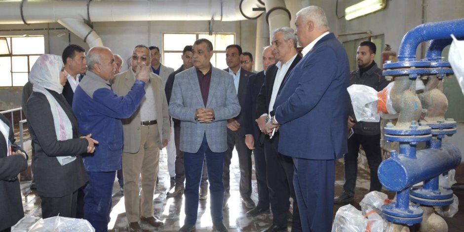 وزير الدولة للإنتاج الحربي يتابع سير العملية الإنتاجية بشركة أبو زعبل للكيماويات المتخصصة «مصنع 18 الحربي»