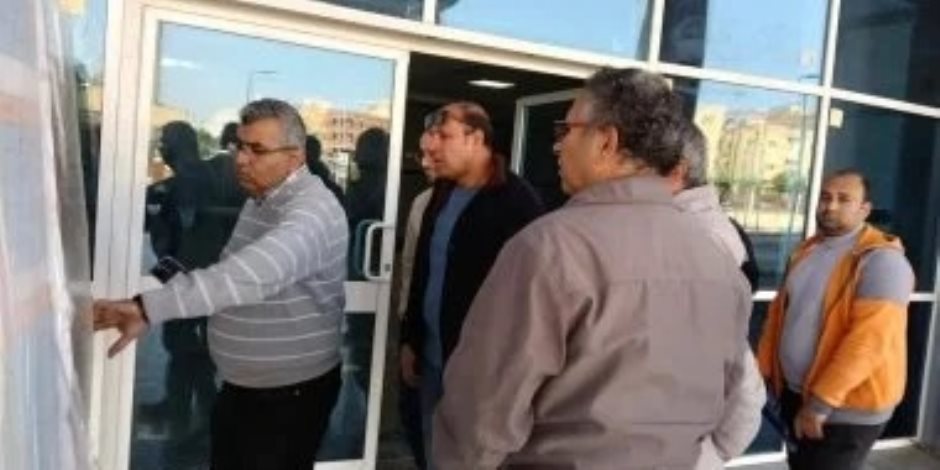 مساعد وزير الصحة يتفقد مشروع مستشفى العبور بنسبة تنفيذ 98%