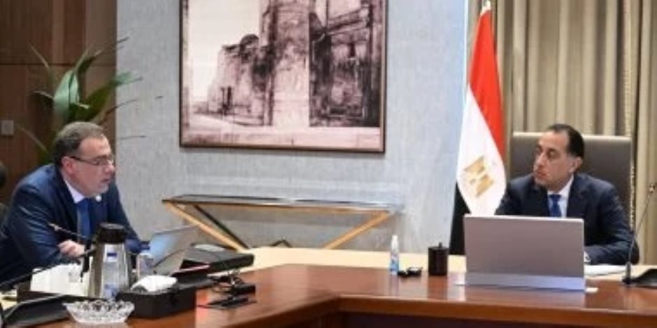 مدبولى يتابع مع رئيس الجهاز المركزى للتنظيم والإدارة عددا من ملفات العمل